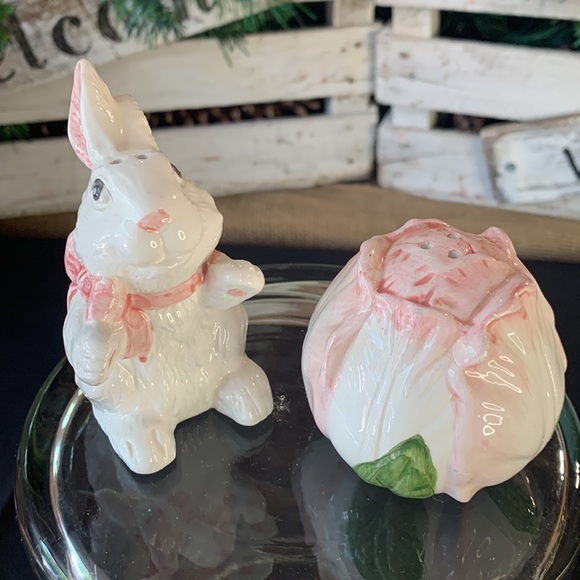 Bunny Rabbit and Cabbage Salt Pepper Shaker Set - Picture 3 of 7